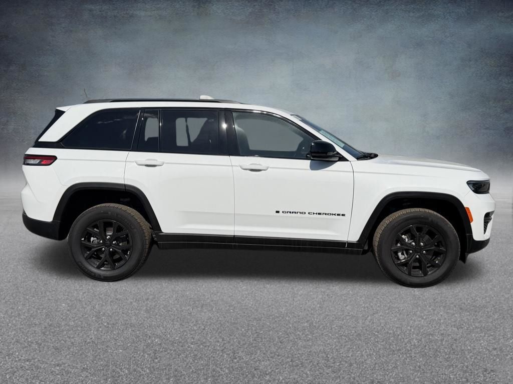 2025 Jeep Grand Cherokee Altitude X Image 3 of 33