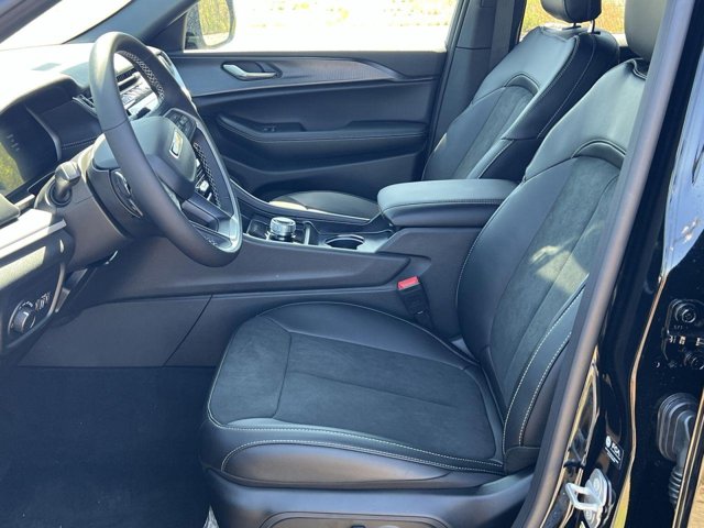 Vehicle image 5 of 21