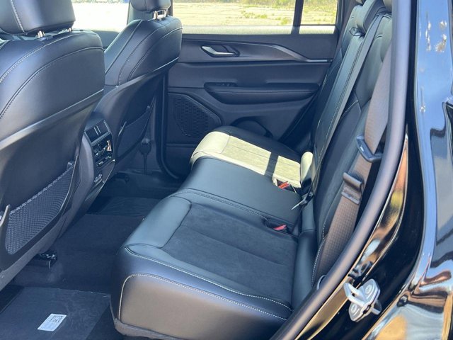 Vehicle image 13 of 21