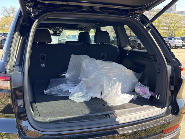 Vehicle image 14 of 21