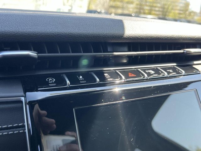 Vehicle image 19 of 21