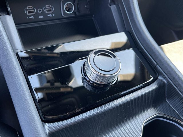 Vehicle image 11 of 21