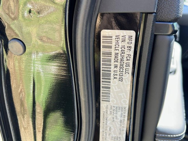 Vehicle image 16 of 21