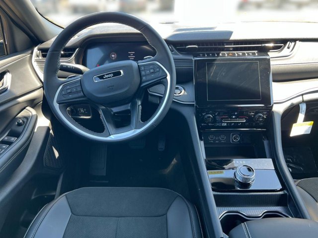 Vehicle image 12 of 21
