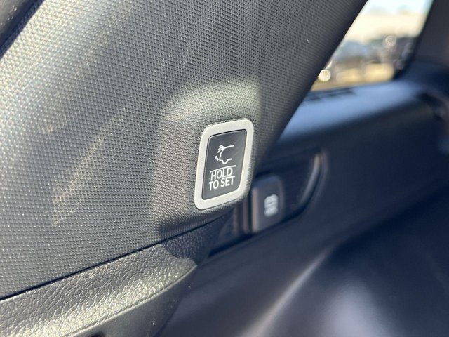 Vehicle image 15 of 21