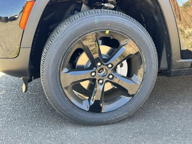 Vehicle image 4 of 21