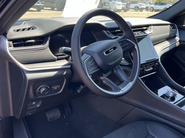 Vehicle image 8 of 21