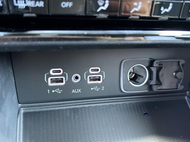 Vehicle image 20 of 21