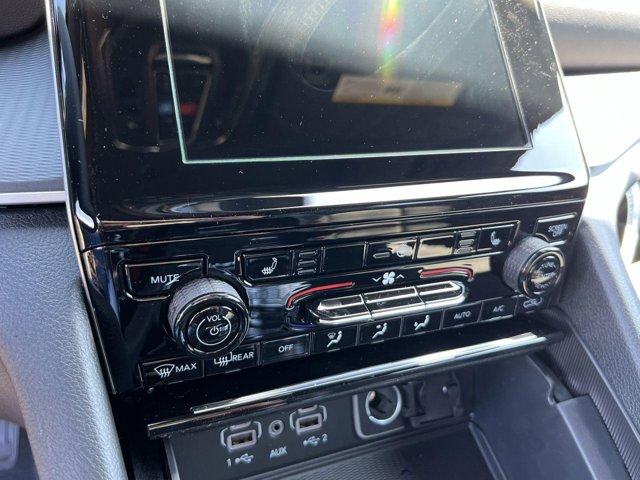 Vehicle image 10 of 21