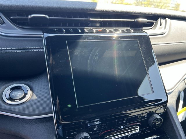 Vehicle image 9 of 21