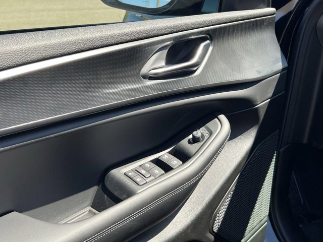 Vehicle image 7 of 21