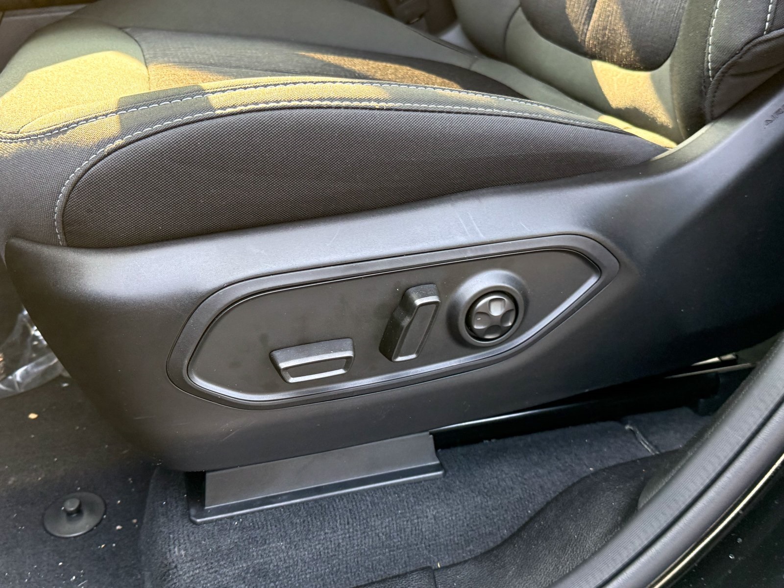 Vehicle image 11 of 38
