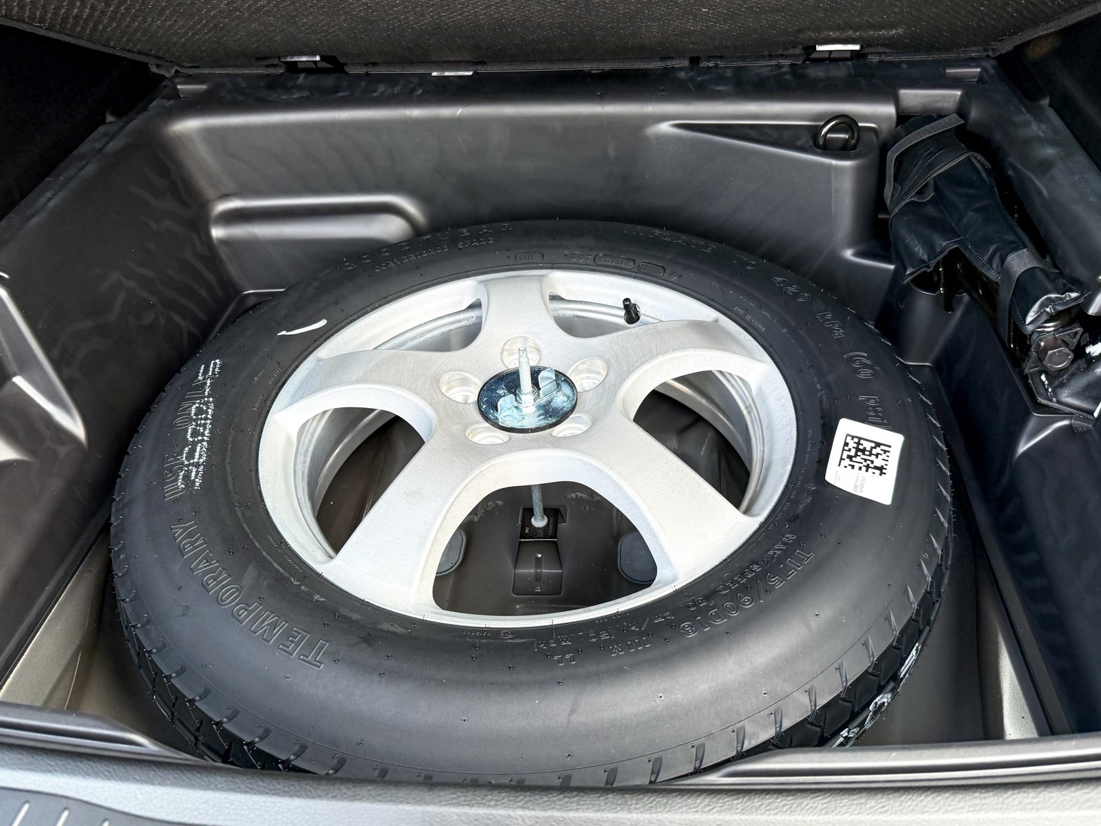 Vehicle image 37 of 38