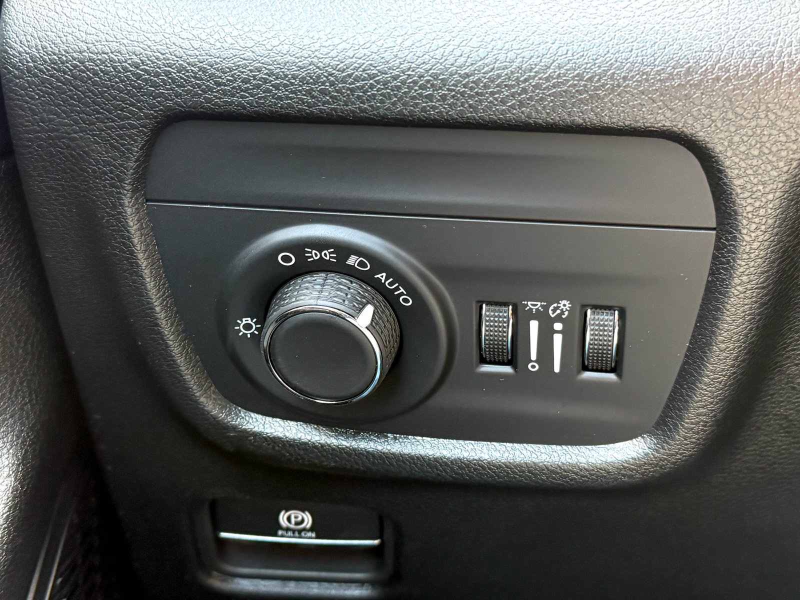 Vehicle image 27 of 38