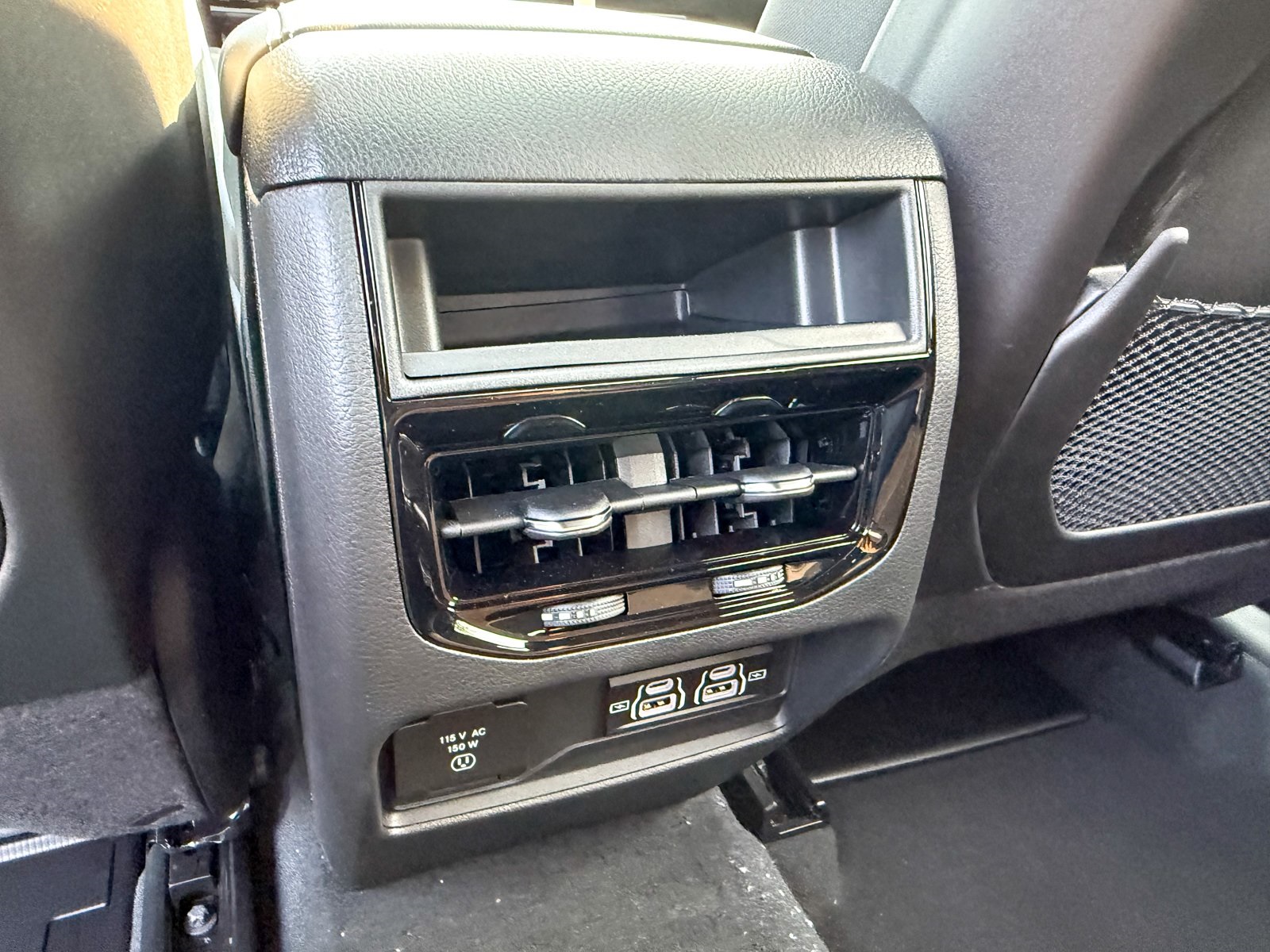 Vehicle image 32 of 38
