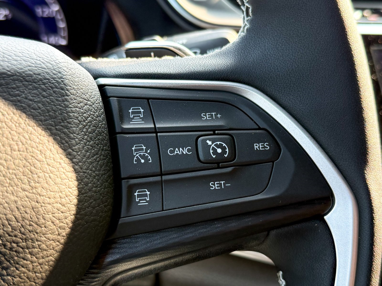 Vehicle image 23 of 38