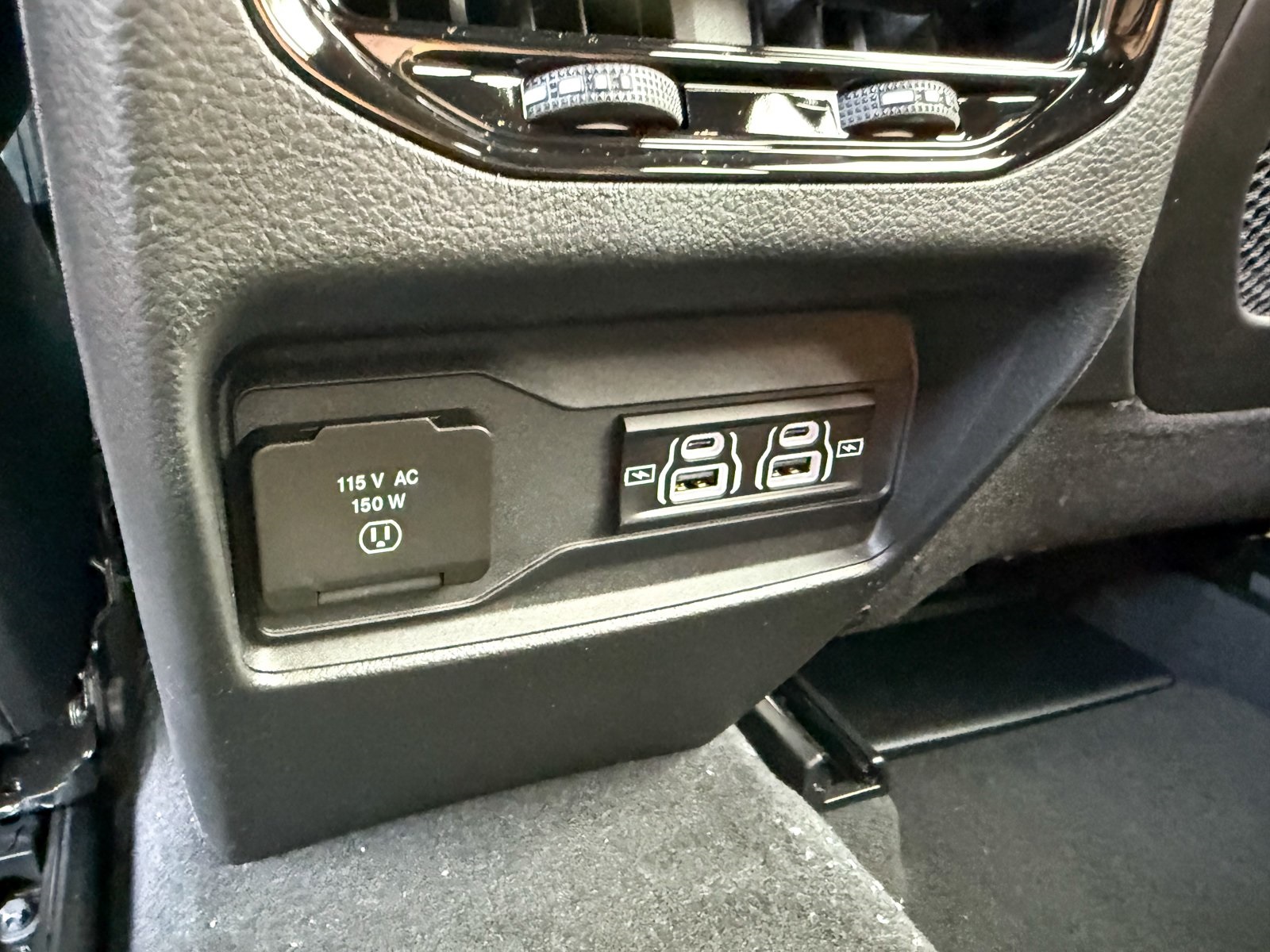Vehicle image 33 of 38