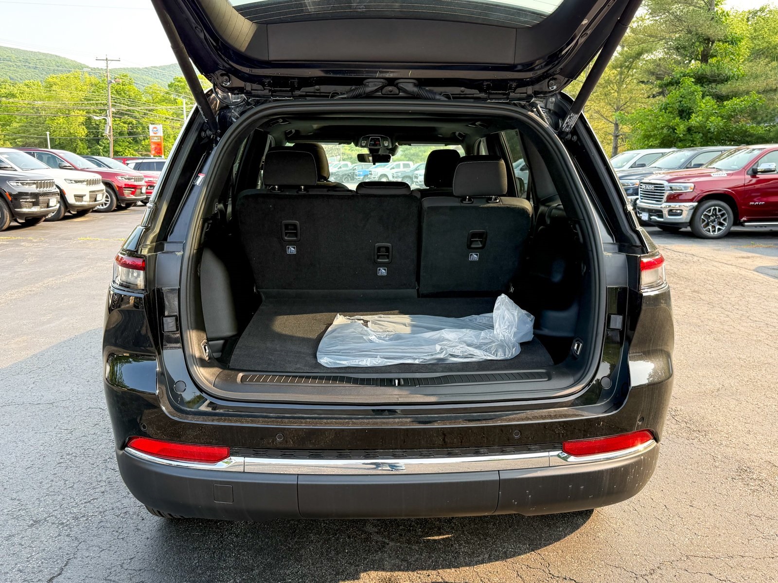 Vehicle image 35 of 38