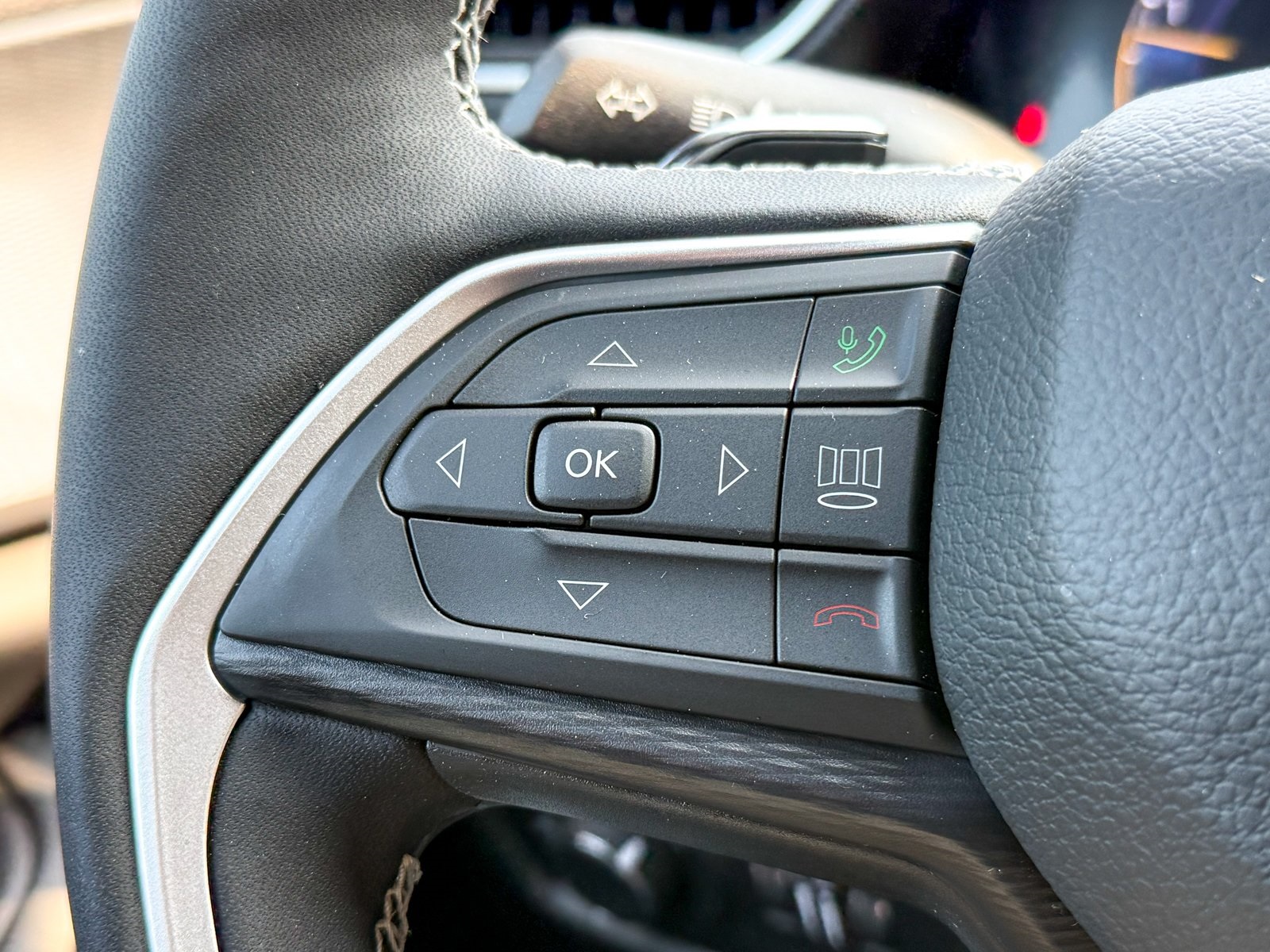 Vehicle image 24 of 38