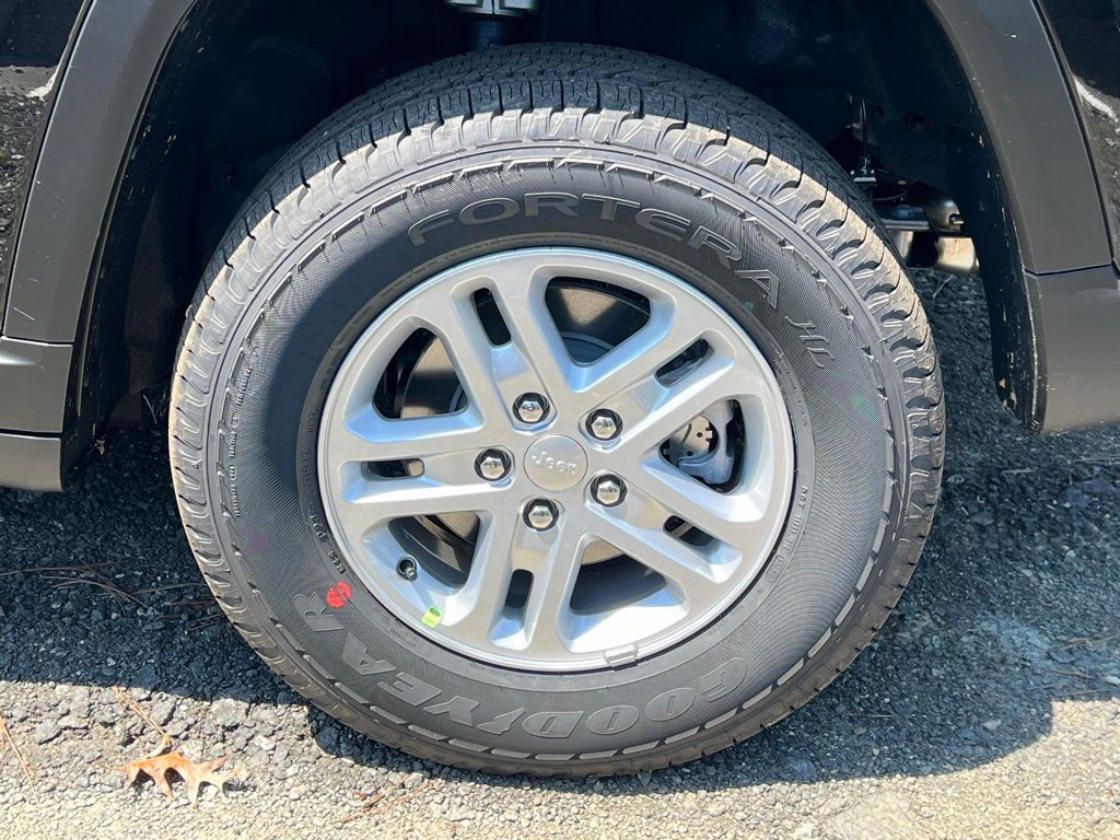 Vehicle image 11 of 30