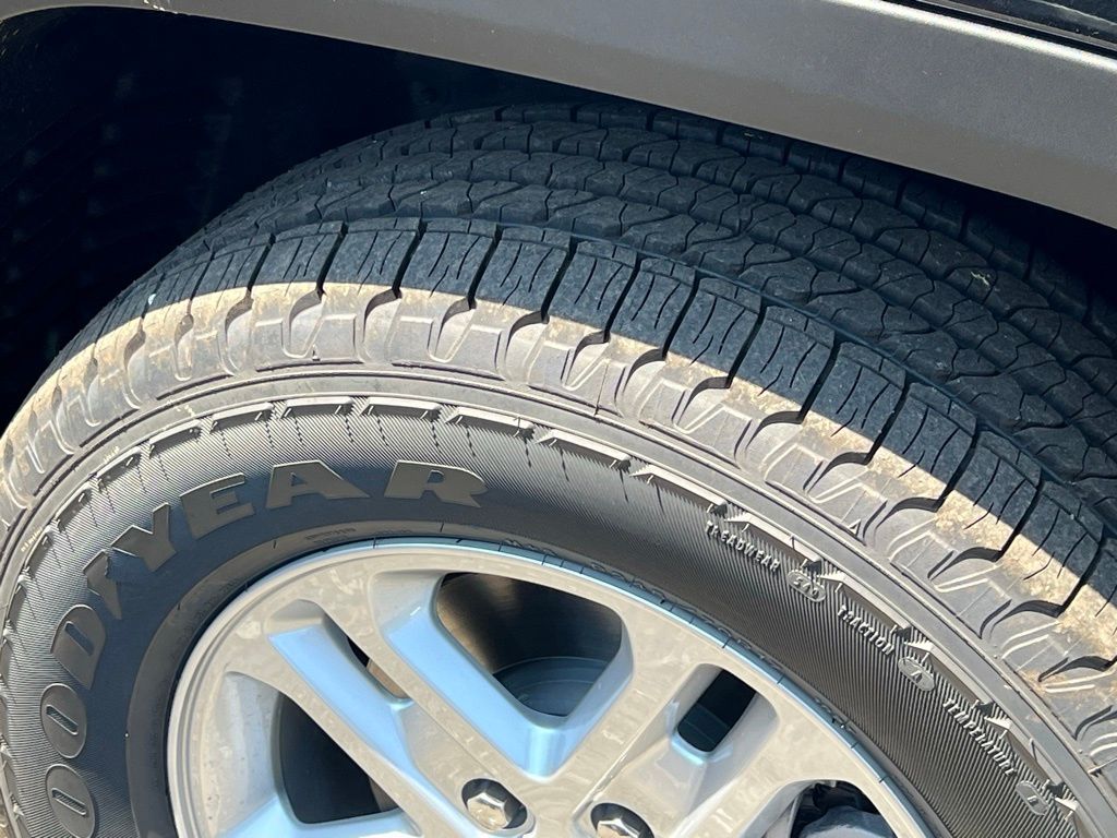 Vehicle image 13 of 30