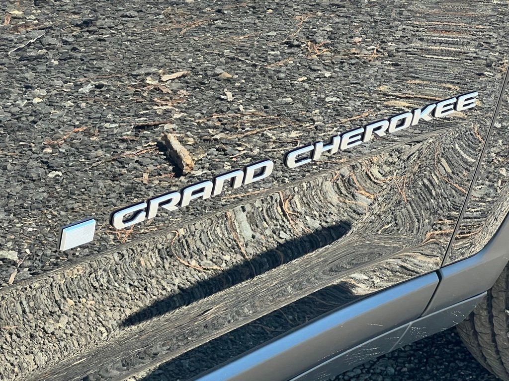 Vehicle image 28 of 30