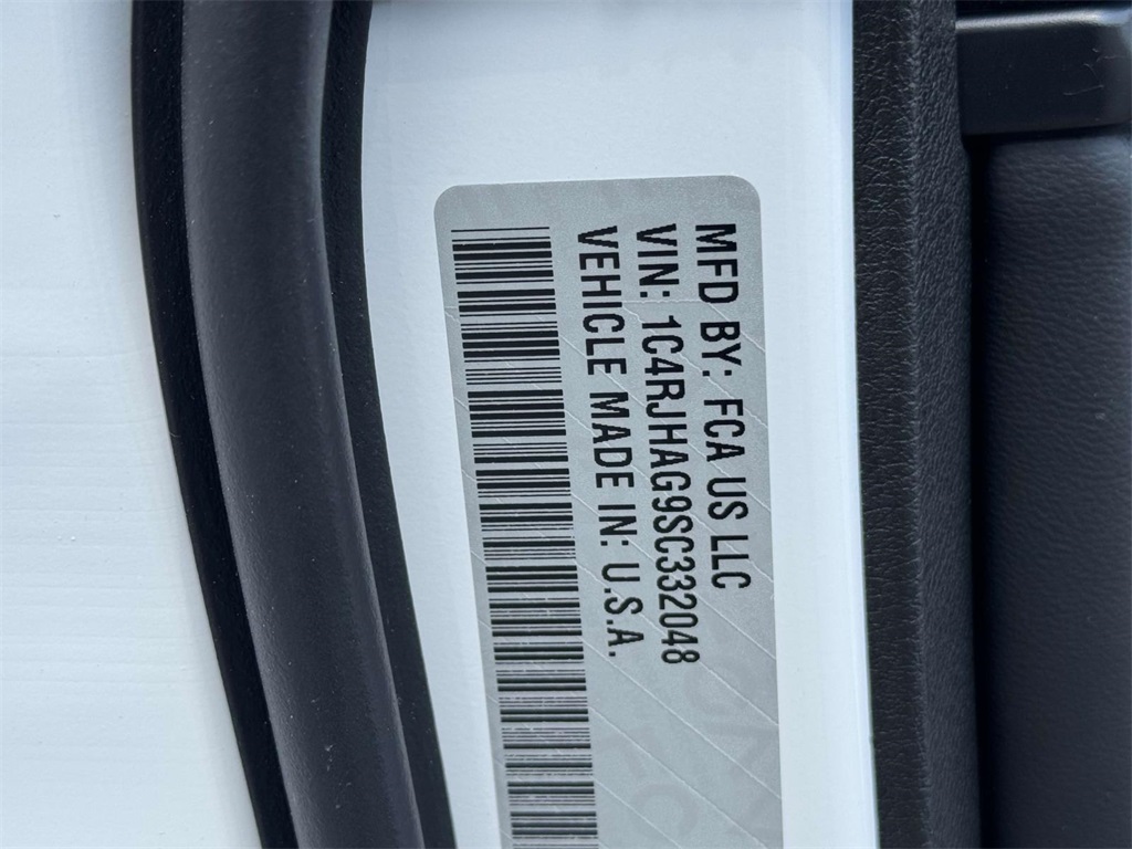 Vehicle image 27 of 30