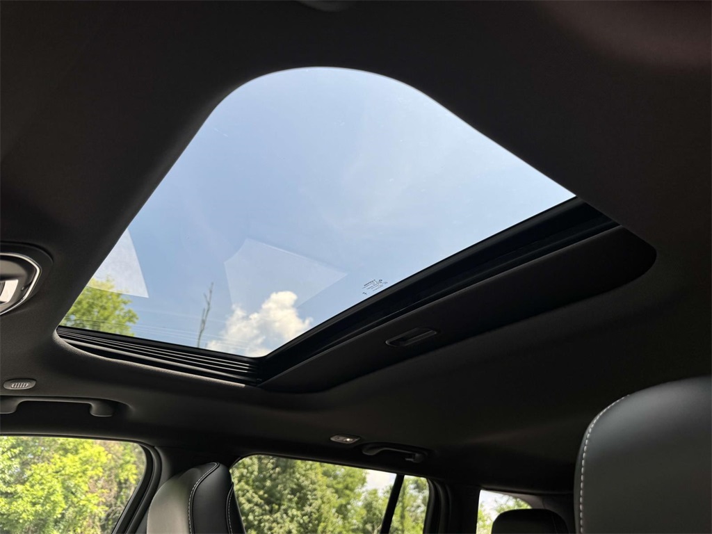 Vehicle image 15 of 30
