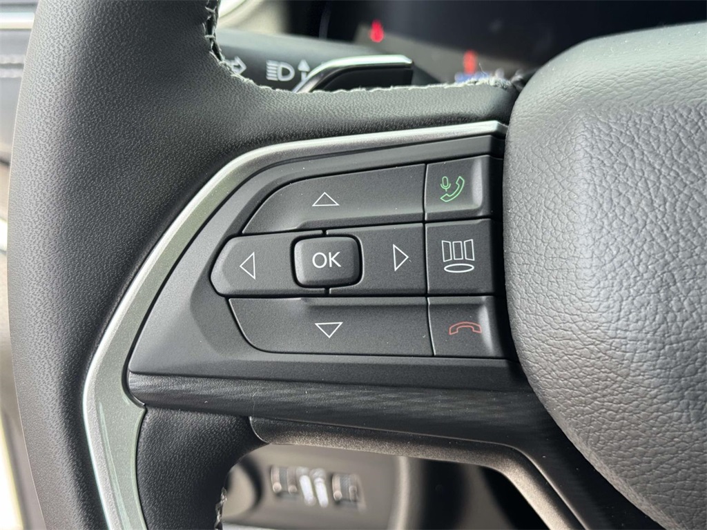 Vehicle image 25 of 30