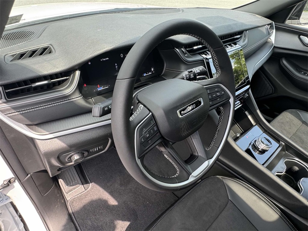 Vehicle image 13 of 30