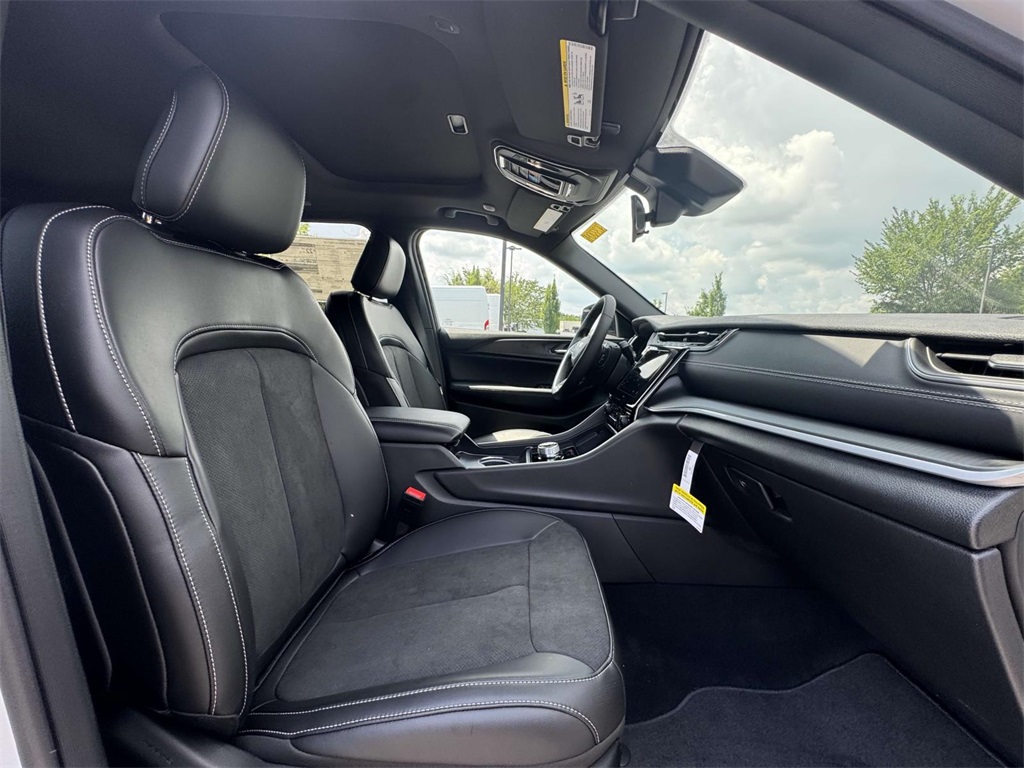 Vehicle image 12 of 30