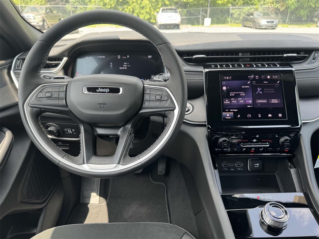 Vehicle image 14 of 30