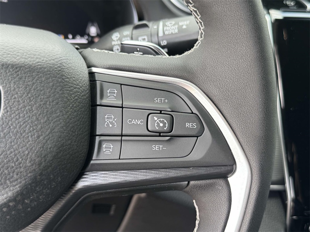 Vehicle image 26 of 30