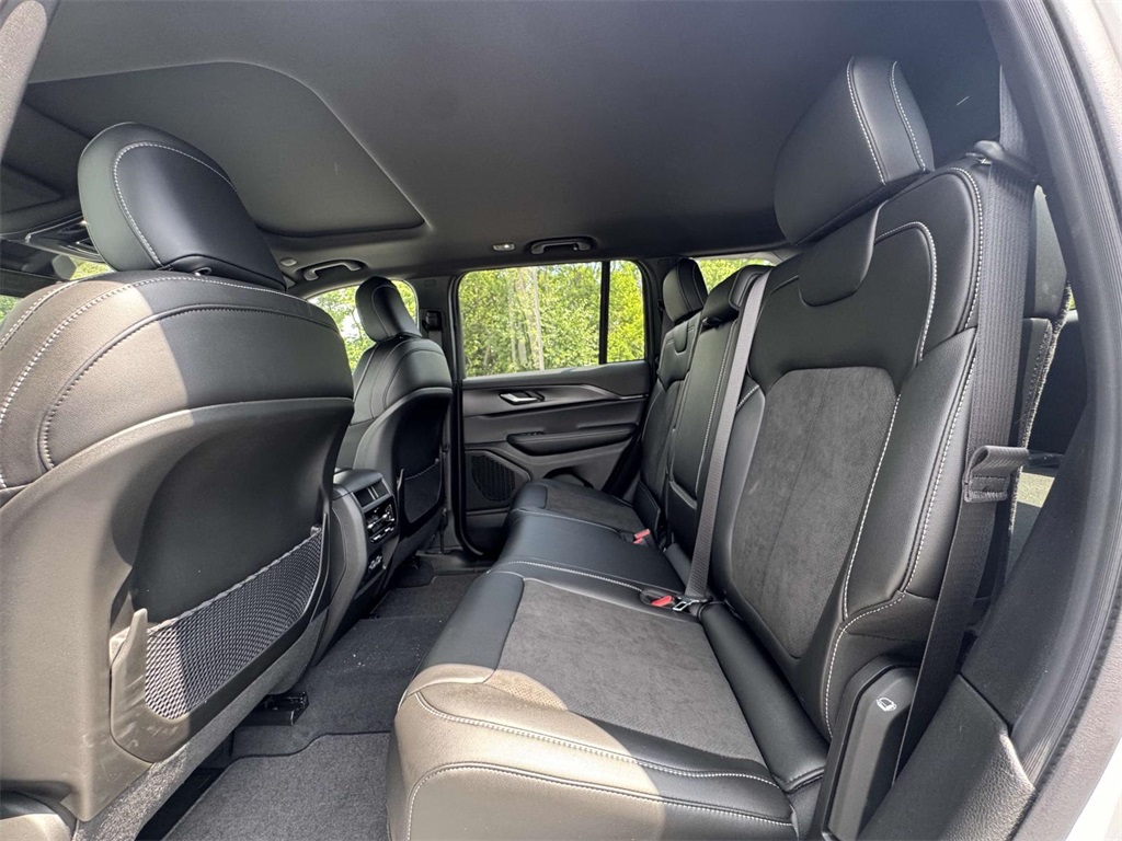 Vehicle image 11 of 30