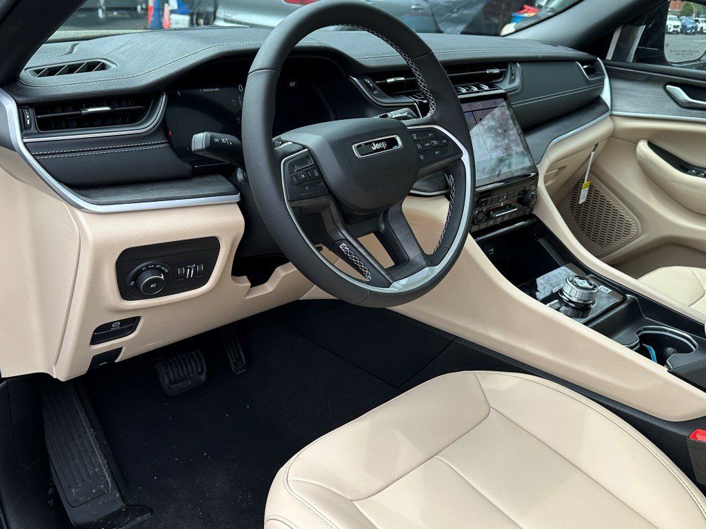 Vehicle image 12 of 21