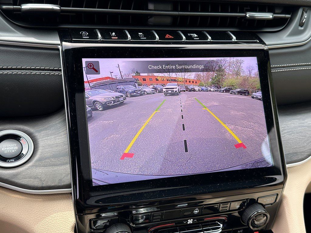 Vehicle image 16 of 21