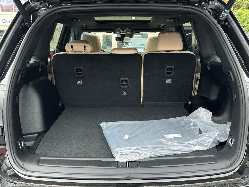 Vehicle image 5 of 21