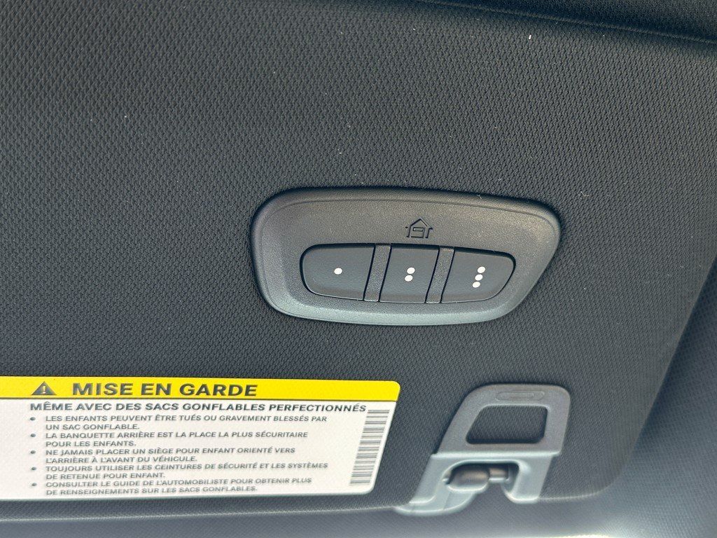 Vehicle image 19 of 21