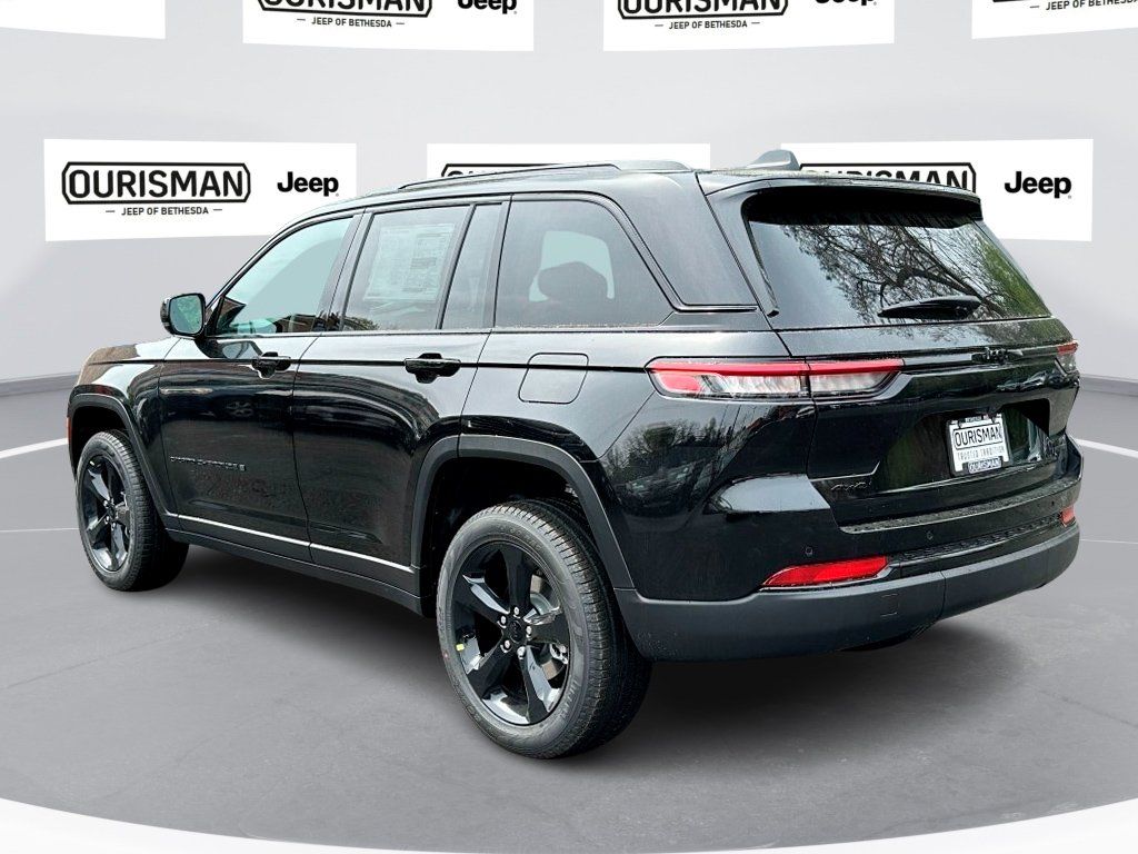 Vehicle image 4 of 21
