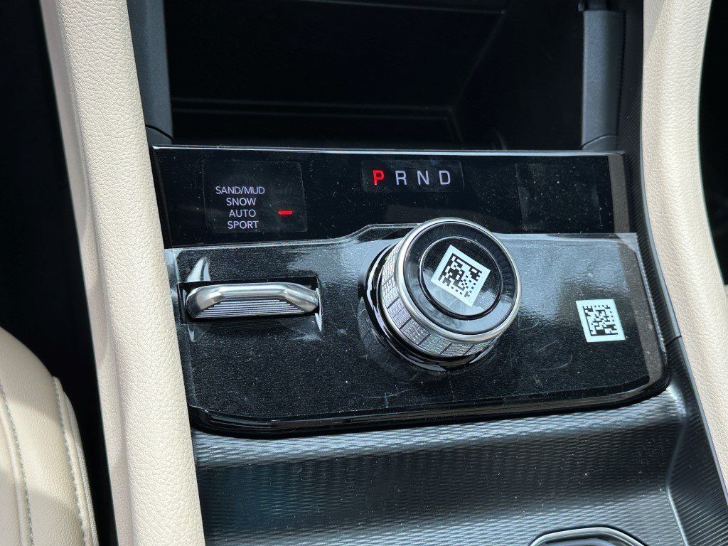 Vehicle image 18 of 21