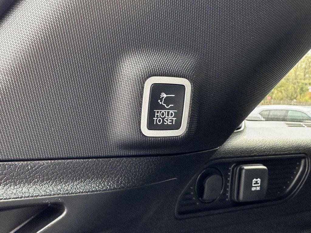 Vehicle image 6 of 21
