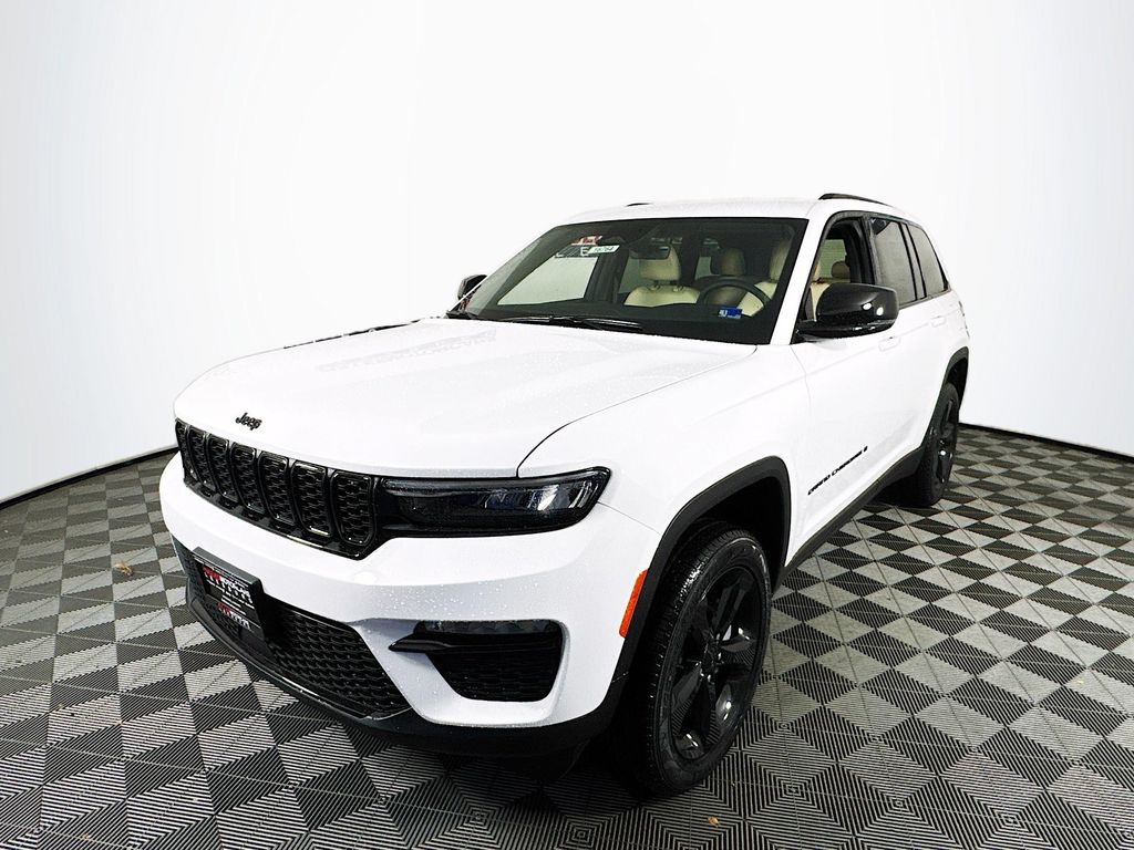2025 Jeep Grand Cherokee Limited Image 1 of 29