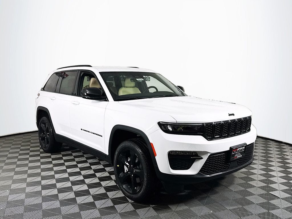 2025 Jeep Grand Cherokee Limited Image 3 of 29