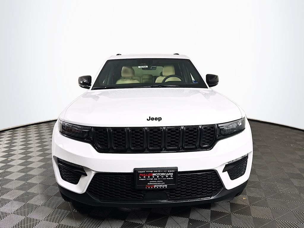 2025 Jeep Grand Cherokee Limited Image 2 of 29