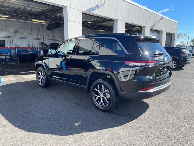 2025 Jeep Grand Cherokee Limited Image 6 of 21