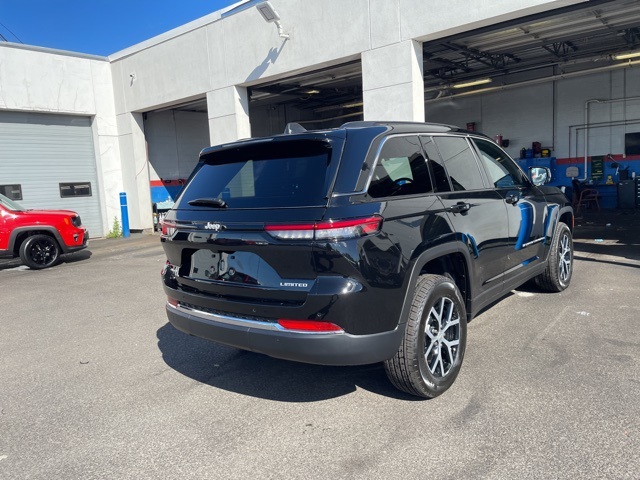 2025 Jeep Grand Cherokee Limited Image 4 of 21