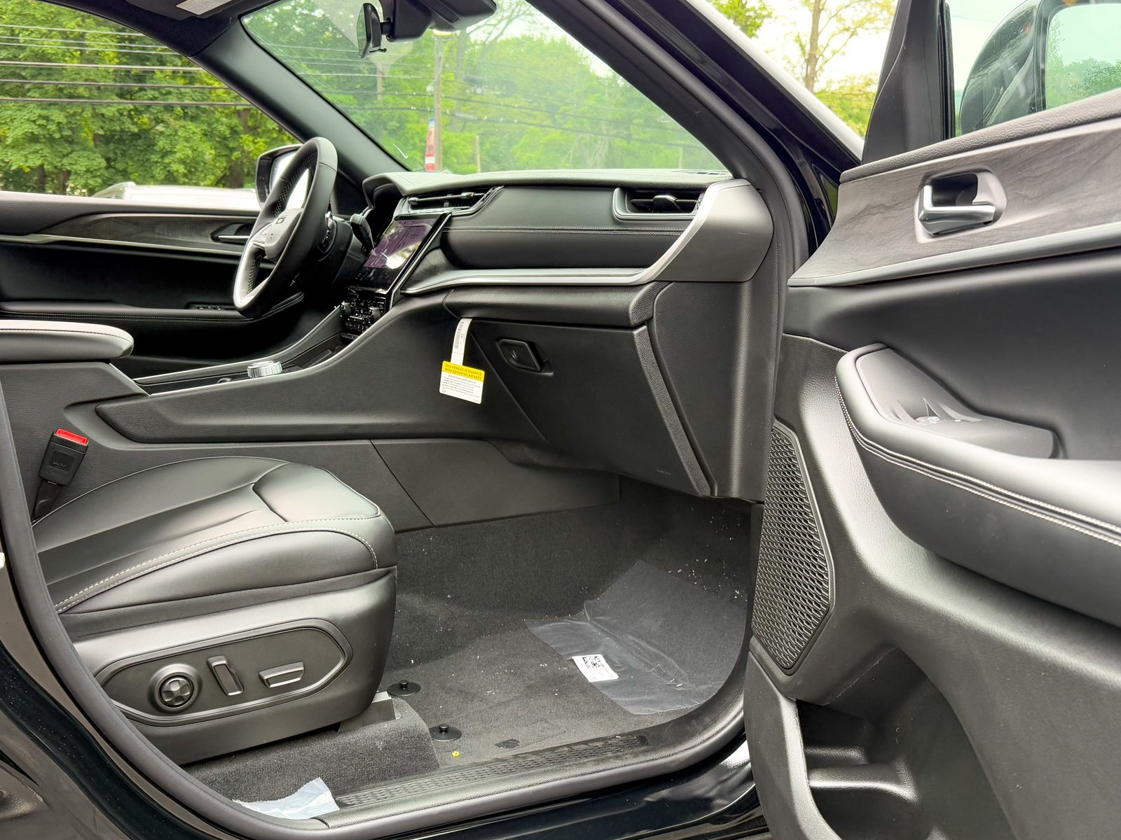 Vehicle image 12 of 39