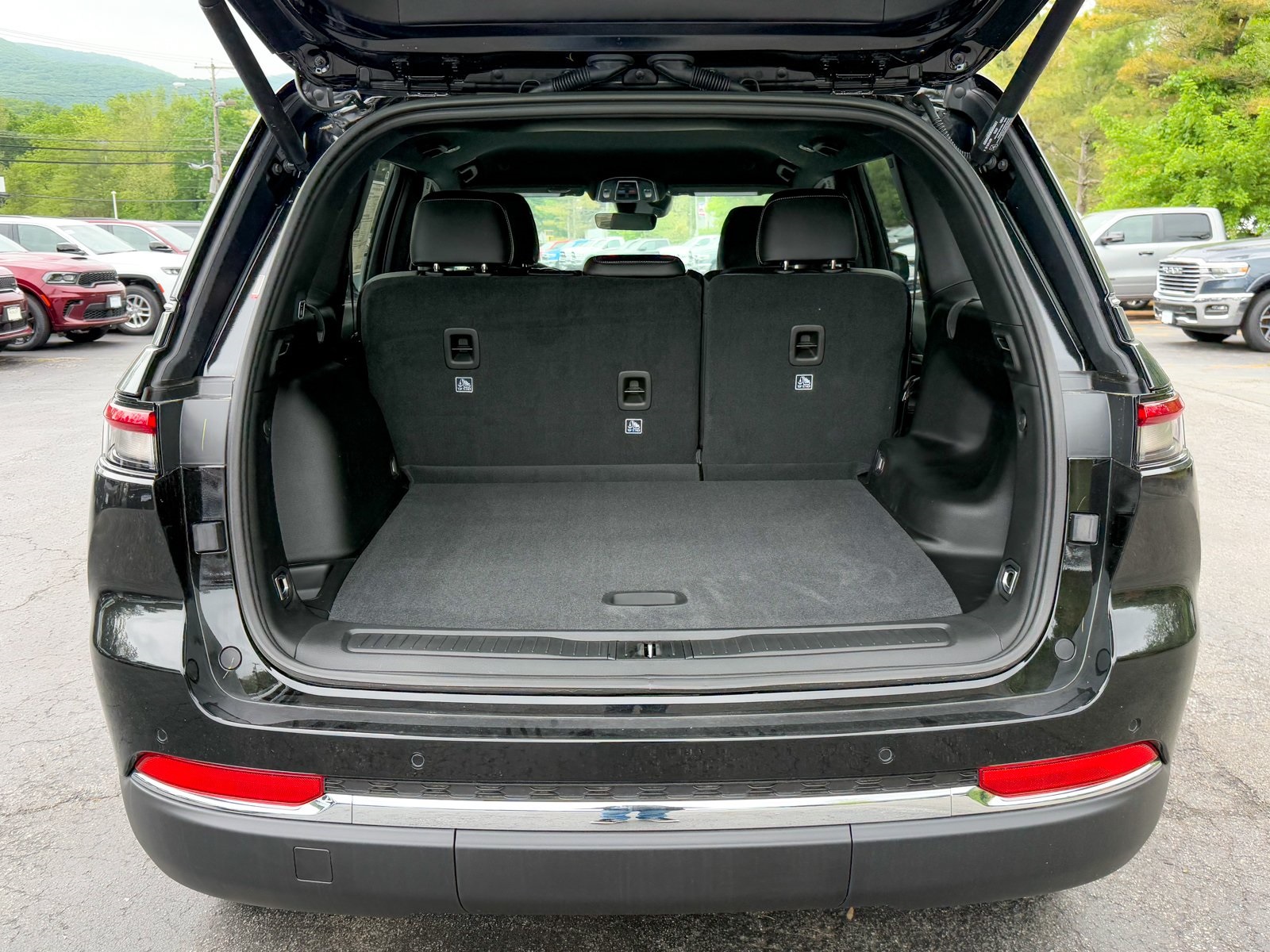 Vehicle image 36 of 39