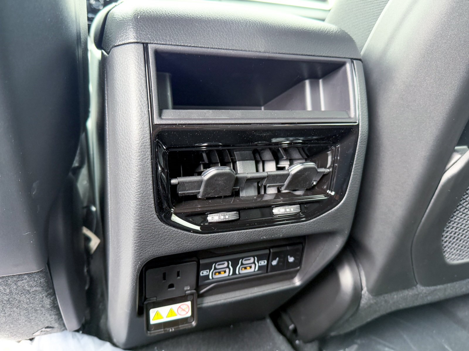 Vehicle image 32 of 39