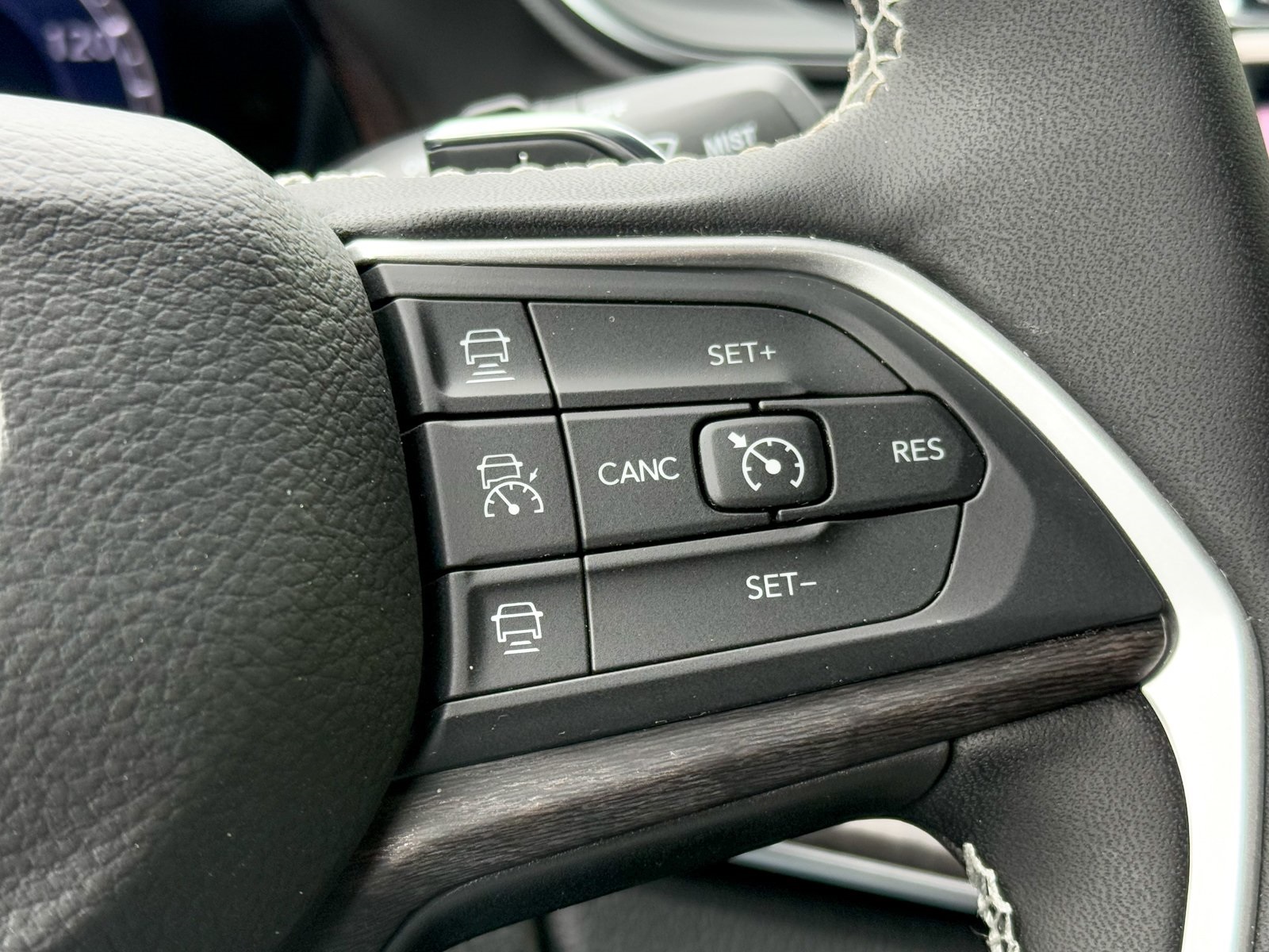 Vehicle image 24 of 39